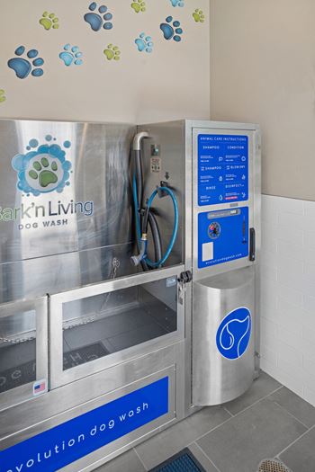 Pet washing station/salon